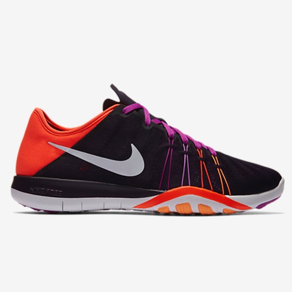 Nike Shoes - Nike Free TR Fit 6